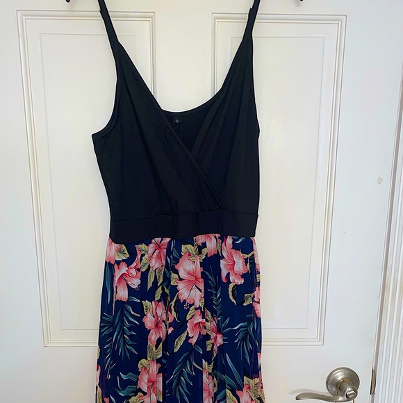 Floral V-neck dress - Picture 2 of 4